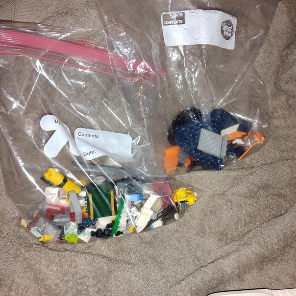 Assorted Lego Bundle - Picture 5 of 5